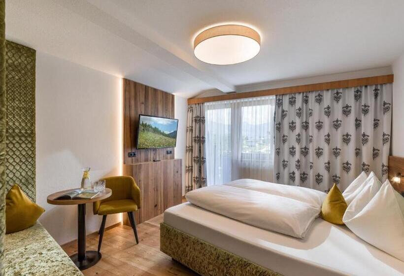 Номер Deluxe с Балконом, Landhaus Zillertal