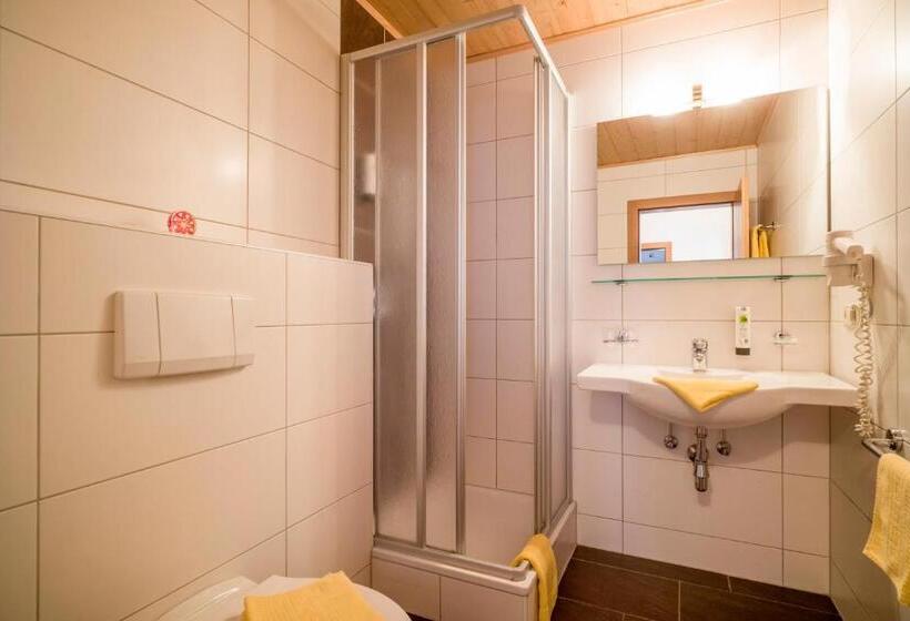 Quarto Estandar com Sacada, Landhaus Zillertal