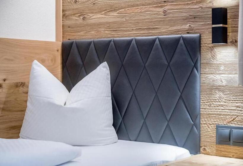 标准单人间, Gasthof Schroll