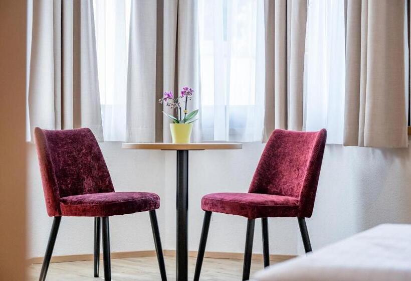 标准间, Gasthof Schroll