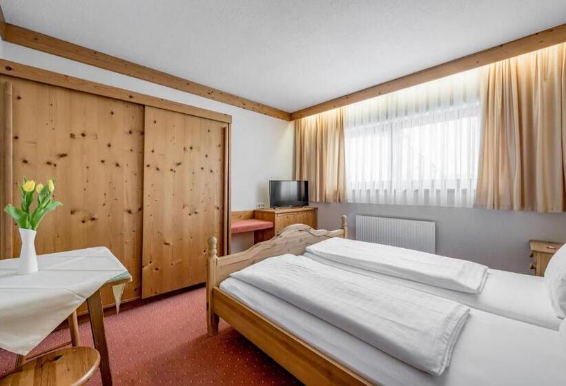 家庭间, Gasthof Schroll