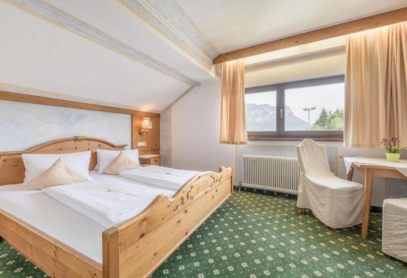 家庭间, Gasthof Schroll