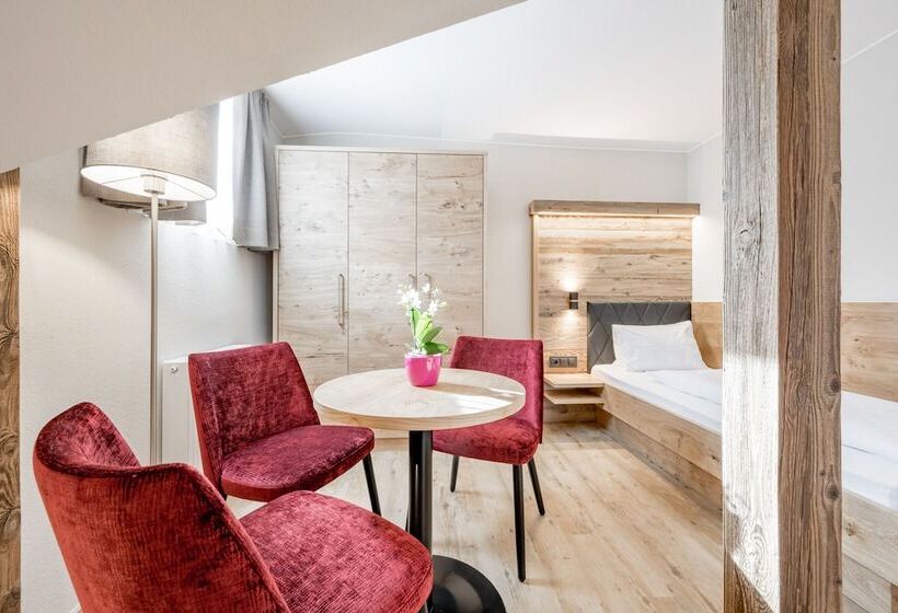 标准三人间, Gasthof Schroll