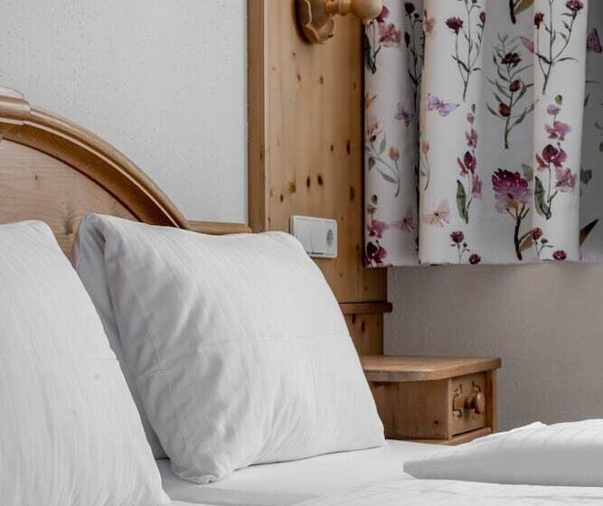 标准间, Gasthof Schroll