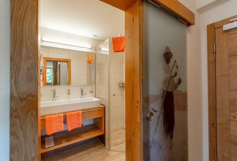 标准三人间, Gasthof Weberbauer