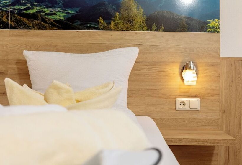 舒适三人间, Alpenhotel Dachstein