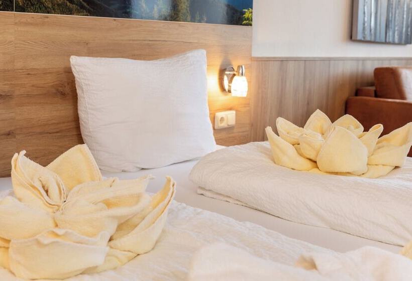 舒适三人间, Alpenhotel Dachstein