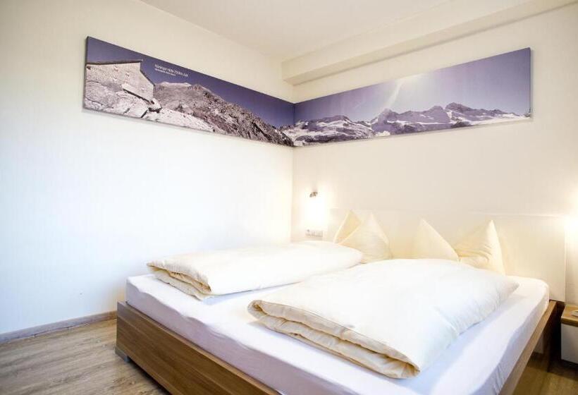 דירת שלושה חדרים, Alphotel Mittersill