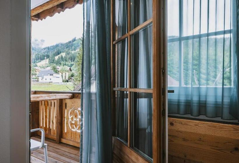 家庭间, Flachauerhof