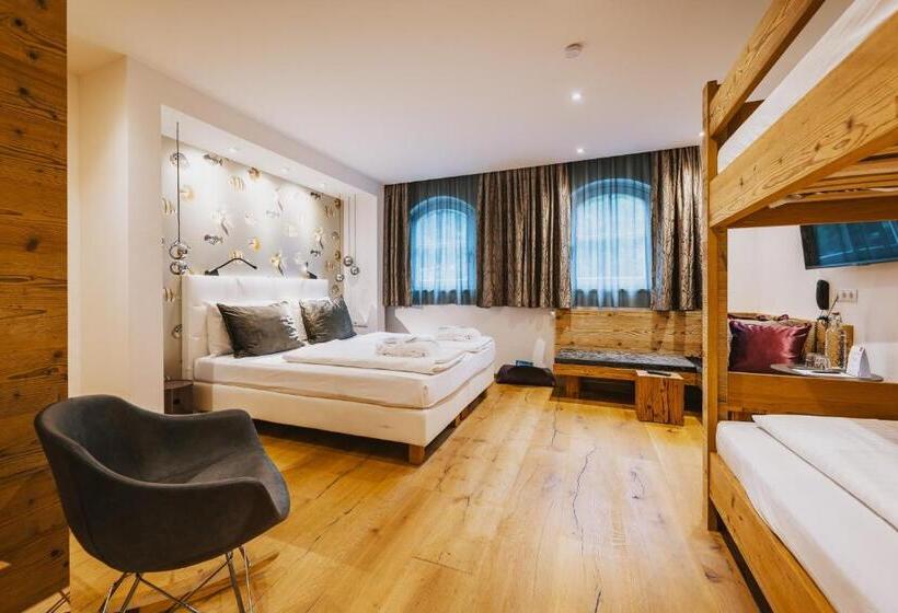 家庭间, Flachauerhof