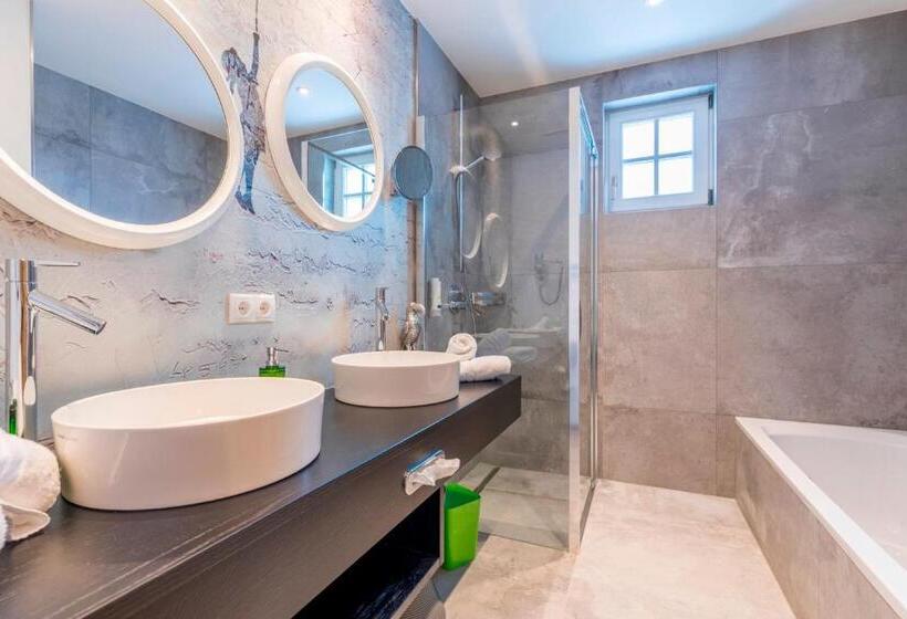 家庭间, Flachauerhof