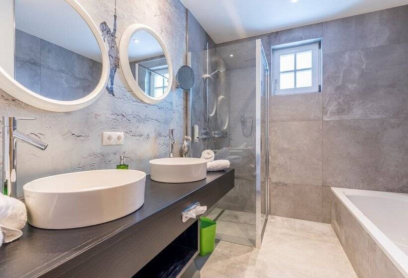 家庭间, Flachauerhof