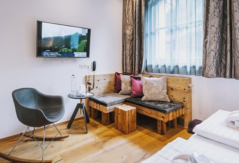 家庭间, Flachauerhof