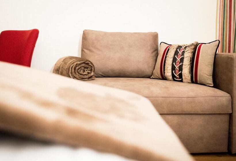 Classic room with balcony, Frühstückspension Huber