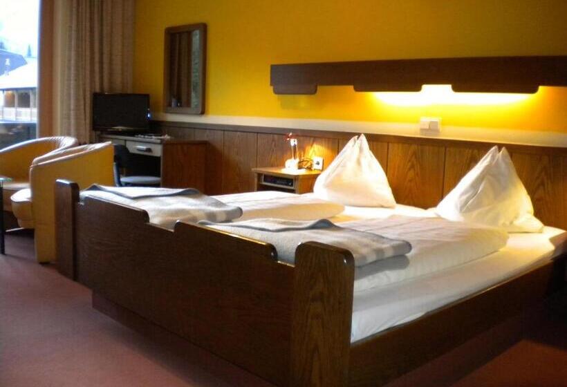 غرفة قياسية ثلاثية, Gästehaus Sagmeister