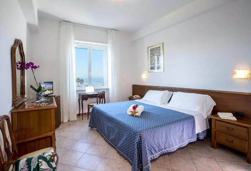 اتاق استاندارد یک نفره, Grand Hotel Excelsior