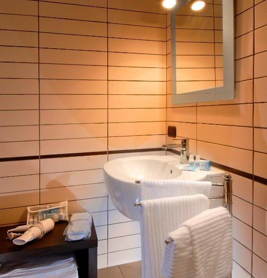 스탠다드 트리플 룸, Grand Hotel Excelsior