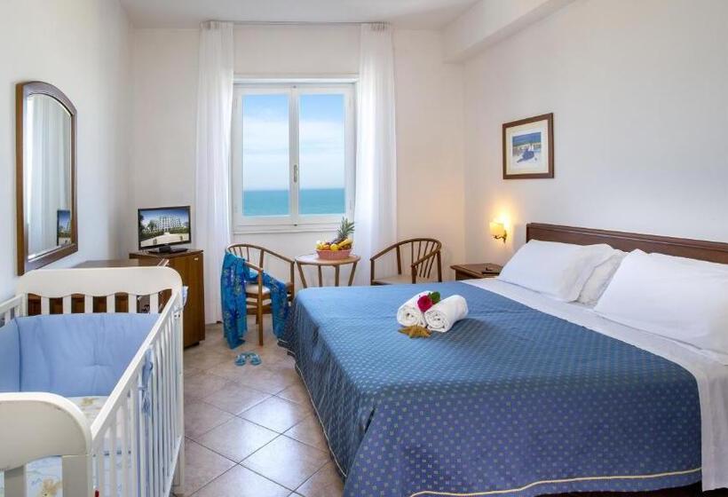 Номер Стандарт Трехместный, Grand Hotel Excelsior