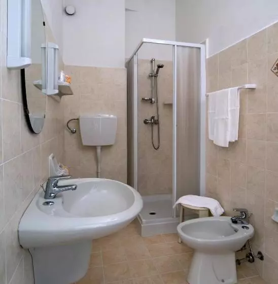 اتاق استاندارد سه نفره, Grand Hotel Excelsior