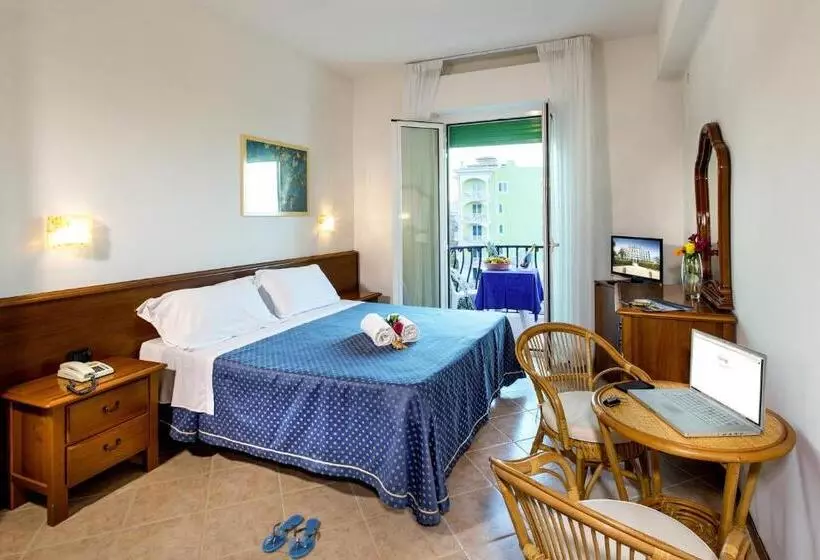 اتاق استاندارد با بالکن و چشمانداز دریا, Grand Hotel Excelsior