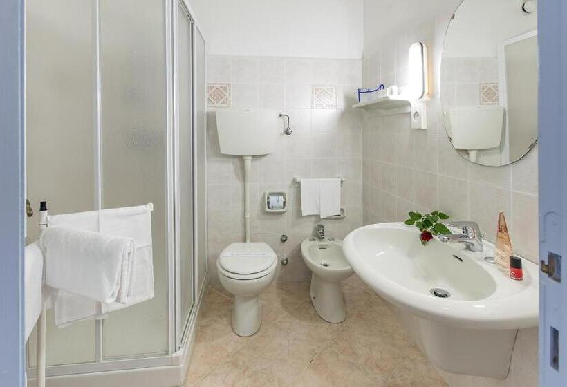 스탠다드 발코니 룸 바다 전망, Grand Hotel Excelsior