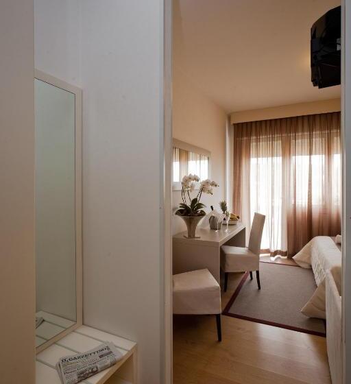 اتاق استاندارد سه نفره, Canarie