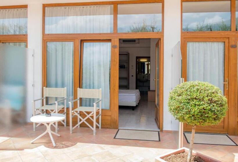 带花园景观的古典房间, Coste