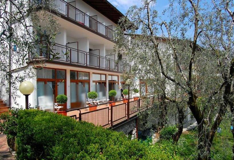 带花园景观的古典房间, Coste