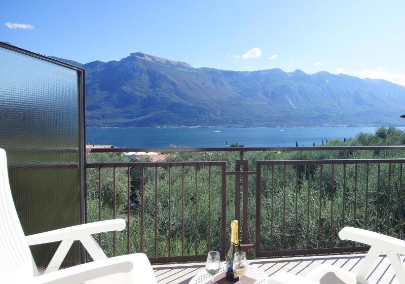Superior room with lake view, Coste
