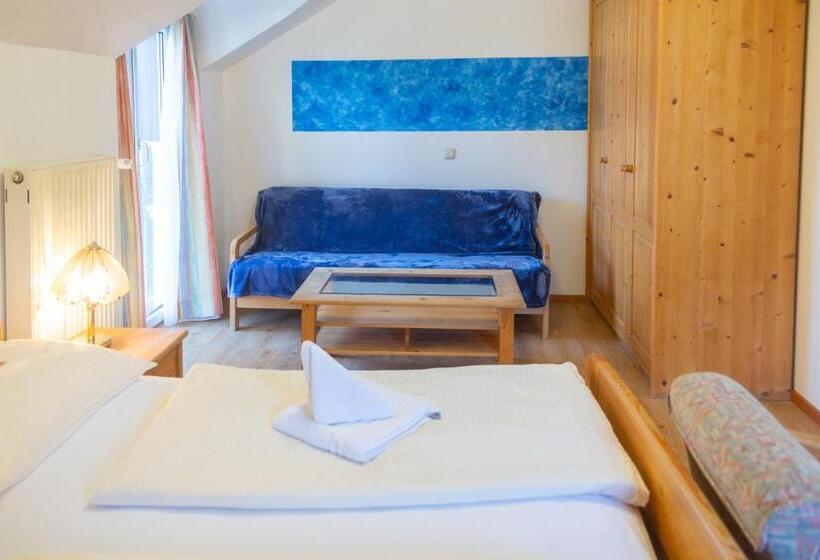 Четырехместный Номер Стандарт, & Hostel Sandwirt