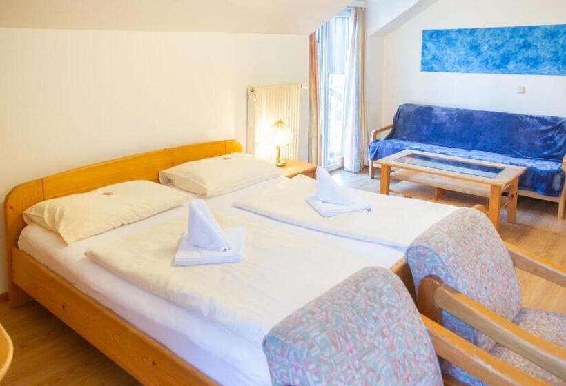 Четырехместный Номер Стандарт, & Hostel Sandwirt