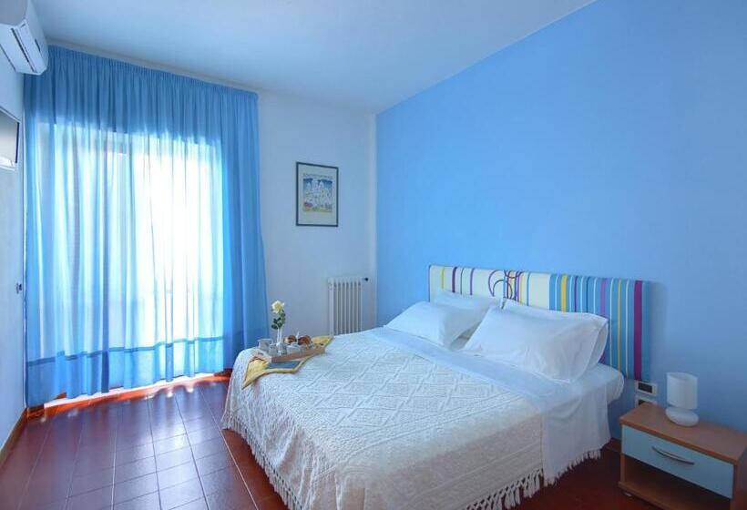 Трехместный Номер Стандарт с Балконом, Iris