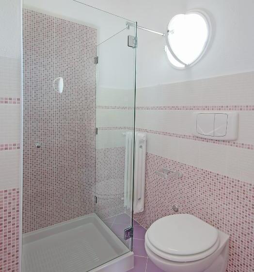 Номер Стандарт Вид на Море, Iris