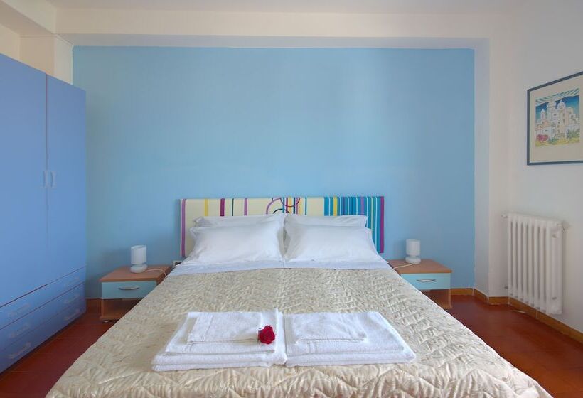 Triple Room Sea View, Iris