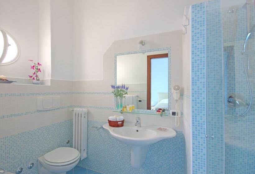 Triple Room Sea View, Iris