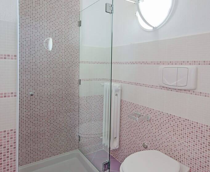 Номер Стандарт Вид на Море, Iris