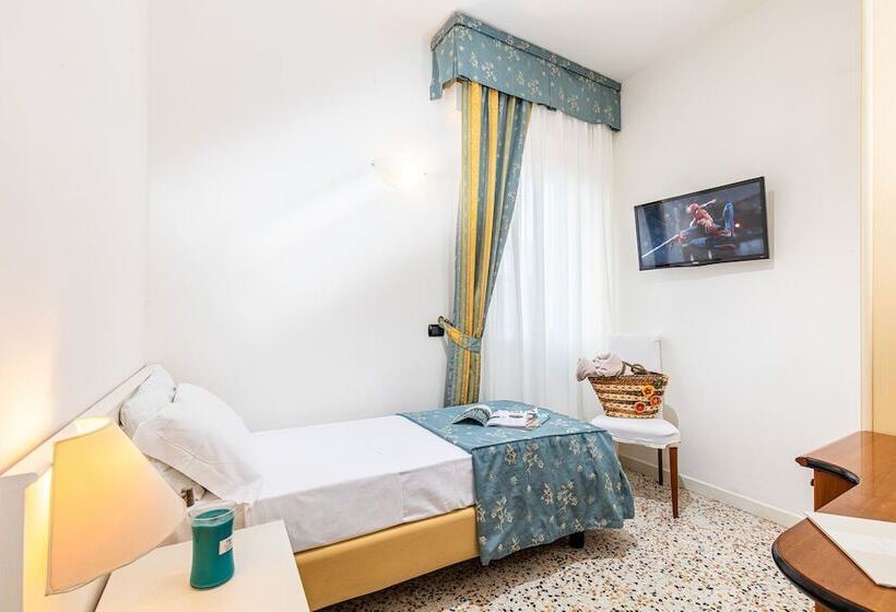 اتاق استاندارد یک نفره, Karinzia