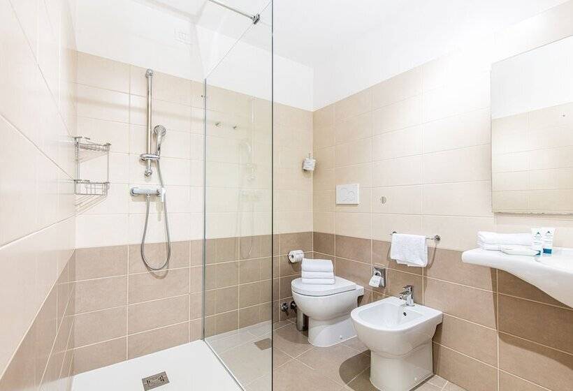 חדר סופריור לשלושה עם נוף לים, Karinzia