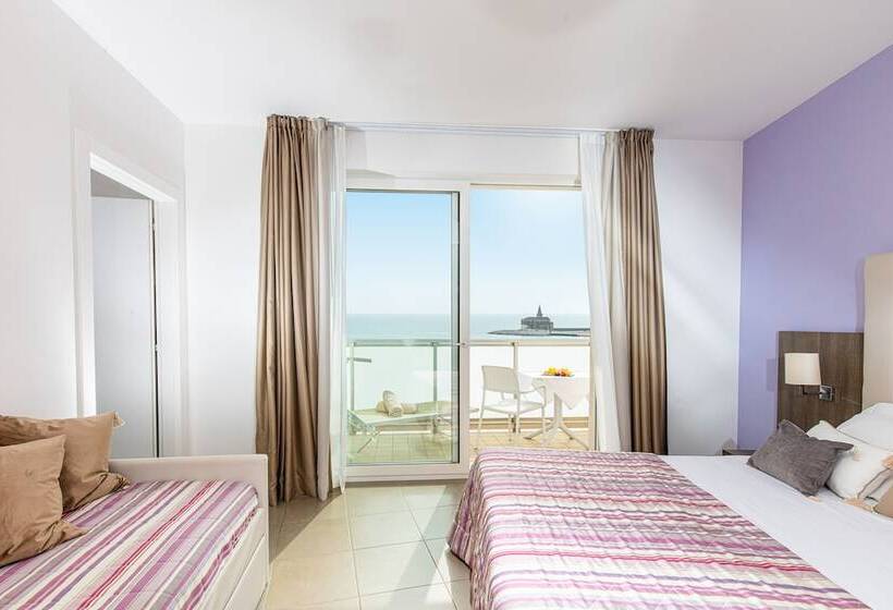 חדר סופריור לשלושה עם נוף לים, Karinzia