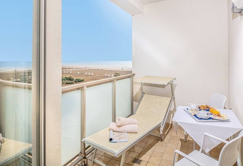 חדר סופריור לארבעה, Karinzia