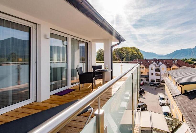 اتاق لوکس با تراس, Krone