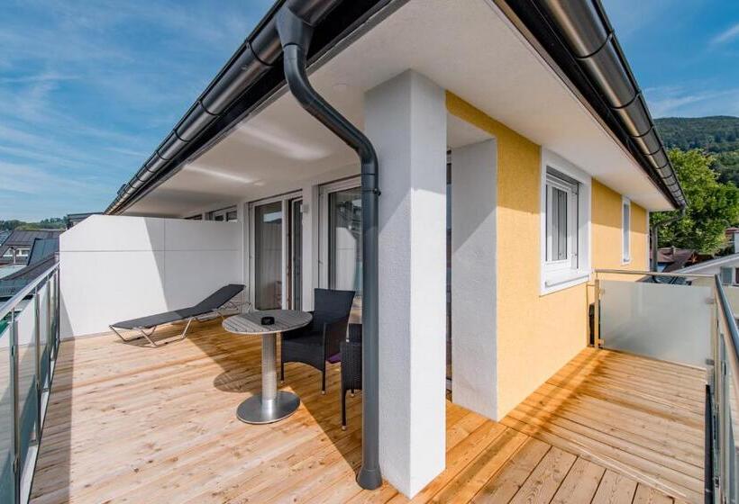 اتاق لوکس با تراس, Krone