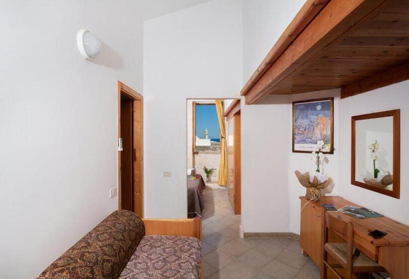 חדר סטנדרט לשלושה, Punta San Francesco