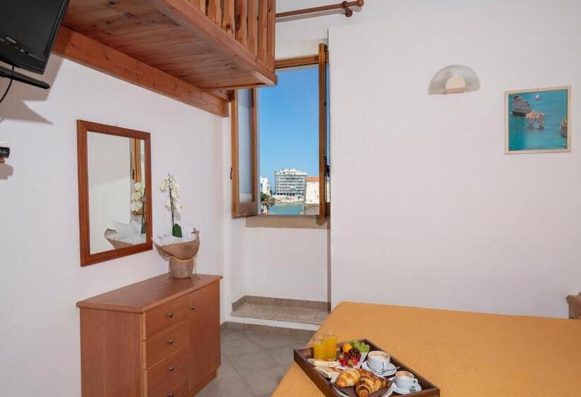 חדר סטנדרט לשלושה, Punta San Francesco