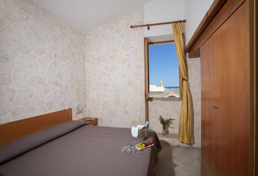 חדר סטנדרט לשלושה, Punta San Francesco