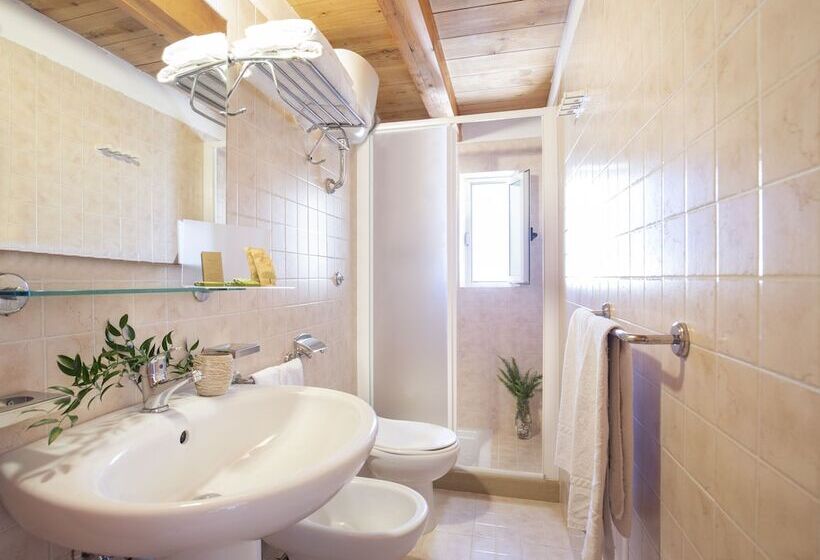 חדר סטנדרט לשלושה, Punta San Francesco