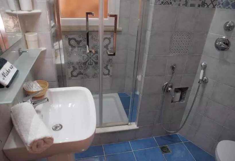 اتاق اکونومی, Relais Le Nereidi