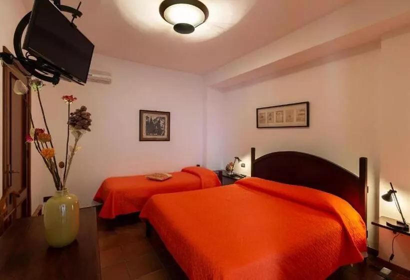 Standard Triple Room with Terrace, Relais Le Nereidi