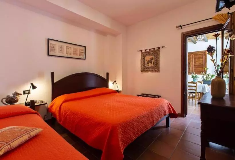 Standard Triple Room with Terrace, Relais Le Nereidi