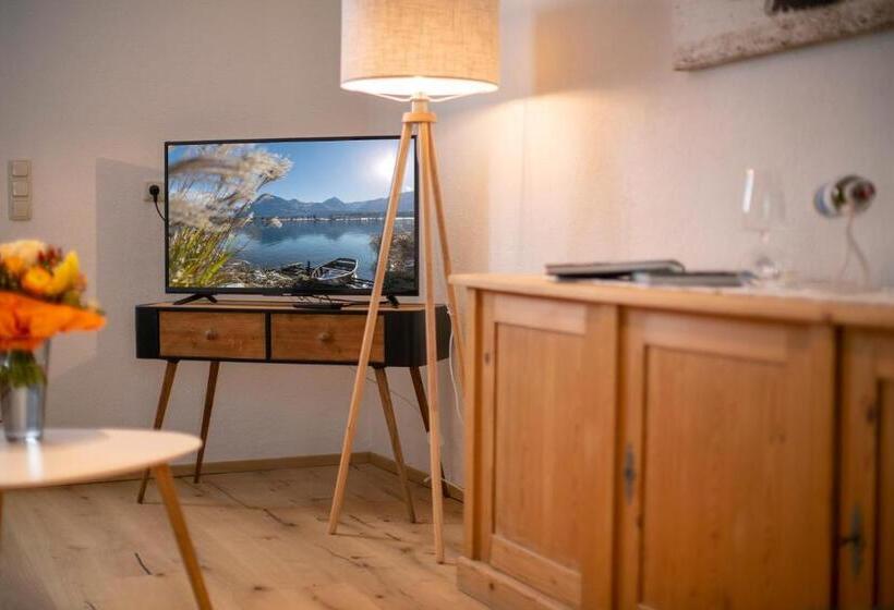 דירת חדר, Seehang Garni